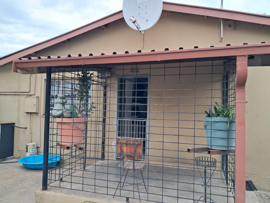 2 Bedroom Property for Sale in Oos Einde North West